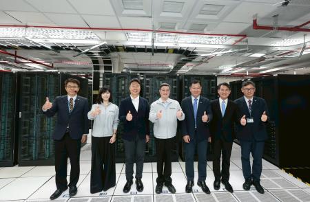 2026年5月29日行政院長卓榮泰視察交通部中央氣象署暨超級電腦機房
