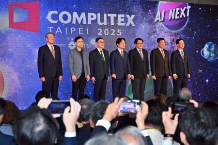 卓院長也陪同賴清德總統出席「2025台北國際電腦展（COMPUTEX）」開幕典禮