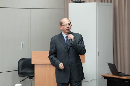 國科會科技辦張振豪執行秘書簡報說明116年度政府科技預算先期規劃。