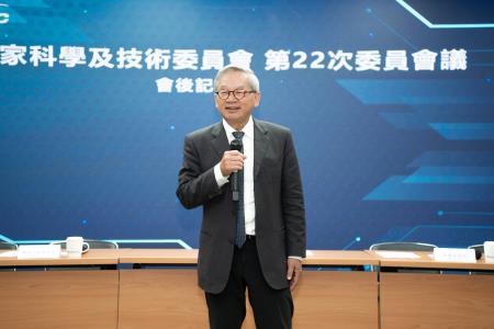 行政院政務委員兼國科會主委吳誠文表示，政府將偕同部會積極落實推動「AI新十大建設」及「五大信賴產業」，鞏固支撐國家長遠發展的科技實力。