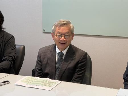 行政院政委兼國科會主委吳誠文11日在行政院說明在宅醫療科技政策規劃方向