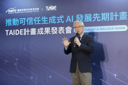 國科會經過一年的努力，發展出具臺灣特色與繁體中文的生成式AI對話引擎TAIDE。  國科會吳政忠主委於活動上致詞。
