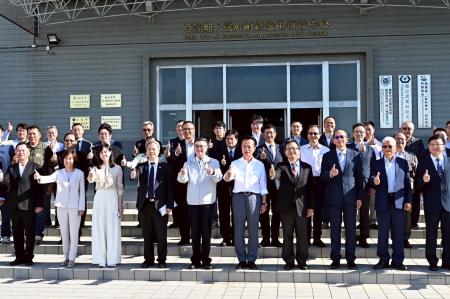 行政院長卓榮泰參訪亞洲無人機AI創新應用研發中心